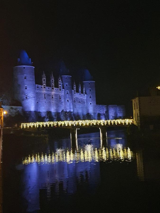Aux Lits Du Canal Josselin Exteriör bild